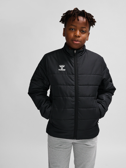 hmlESSENTIAL SHORT BENCH JKT KIDS, BLACK, model