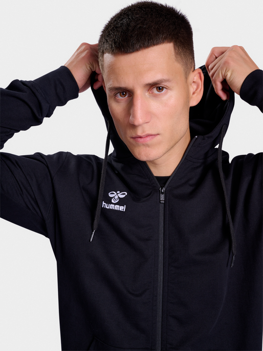 hmlGO 2.0 ZIP HOODIE, BLACK, model