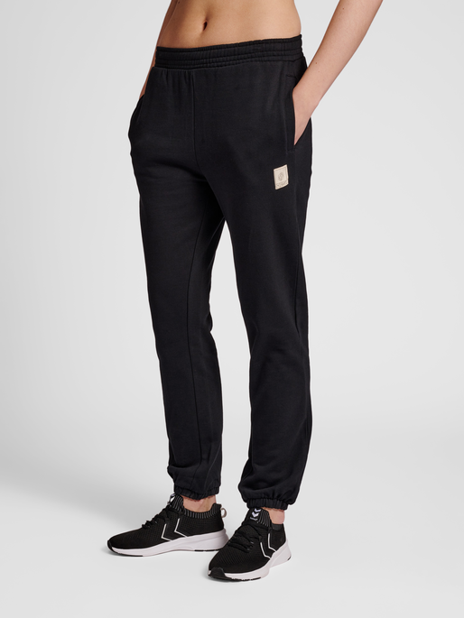 hmlGG12 SWEAT PANTS WOMAN, BLACK, model