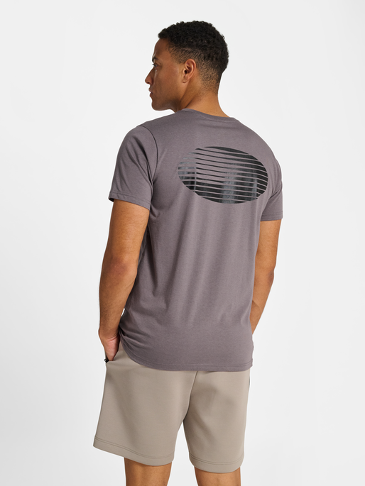 hmlPULSE GRAPHIC T-SHIRT S/S, SHARK, model