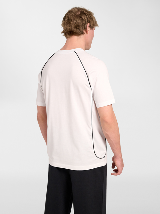 hmlPITCH REST DAY T-SHIRT S/S, WHITE, model