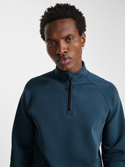 hmlTECH FLEECE HALFZIP, STARGAZER, model