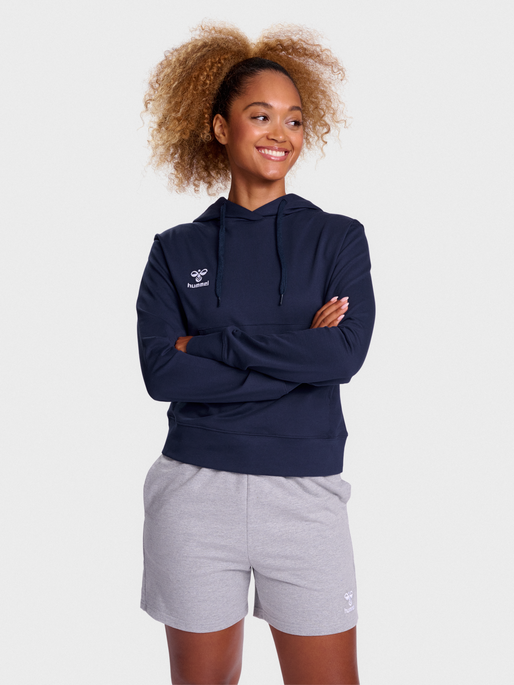 hmlGO 2.0 HOODIE WOMAN, MARINE, model