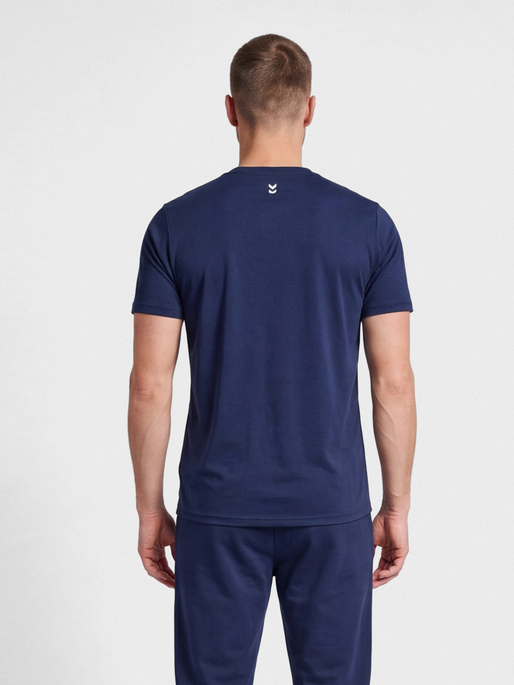 hmlPULSE GRAPHIC T-SHIRT S/S, DRESS BLUES, model