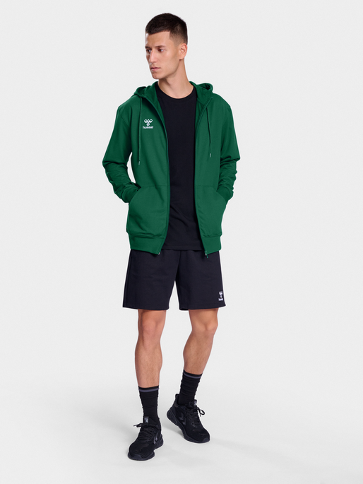 hmlGO 2.0 ZIP HOODIE, EVERGREEN, model