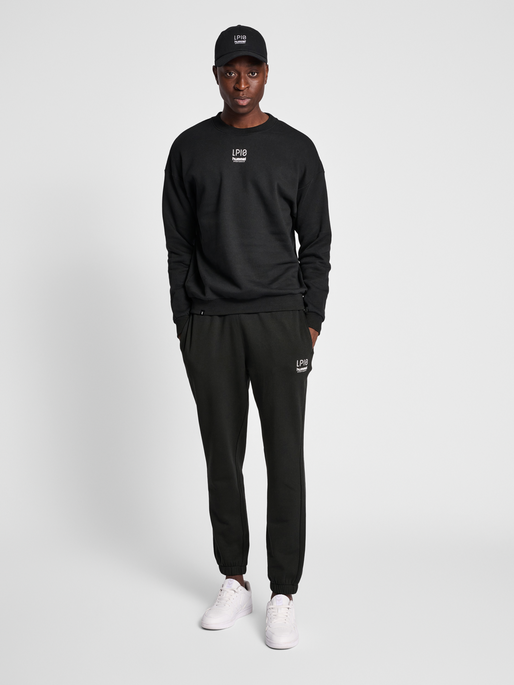 hmlLP10 BOXY SWEATSHIRT, BLACK, model