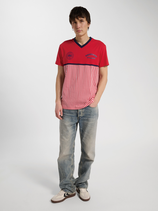 DBU 26 FAN 86 BLOCK COTTON TEE SS, TANGO RED/WHITE, model