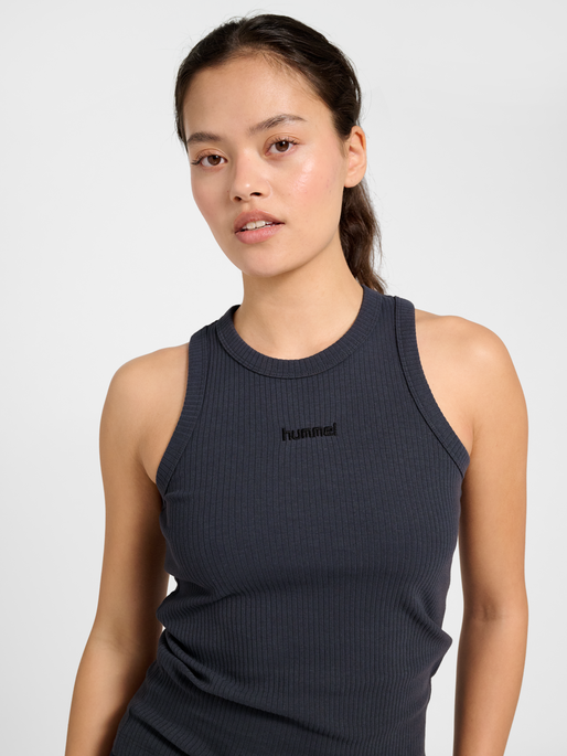 hmlFOUNDATION RIB TANK TOP, EBONY, model