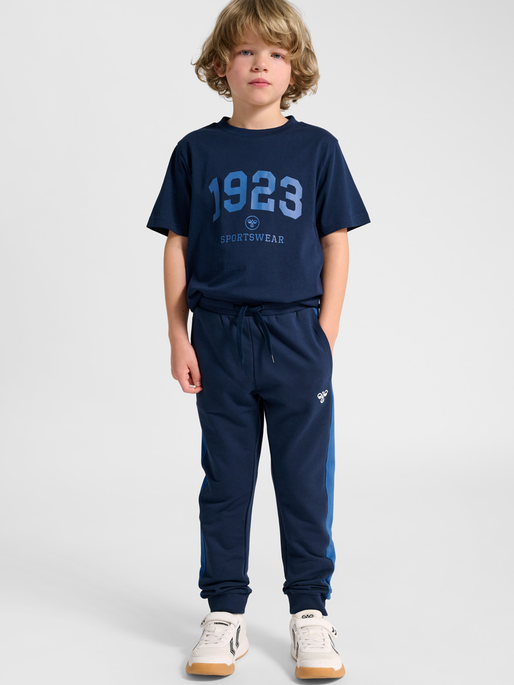 hmlESSEN PANTS, DUTCH BLUE, model