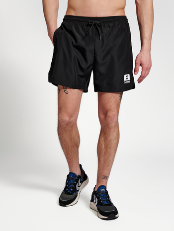hmlAIKO SHORT BOARD SHORTS, BLACK, model