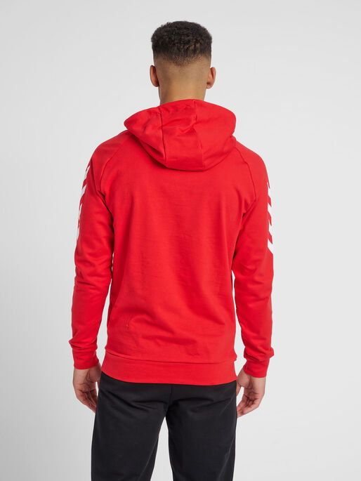 HMLGO COTTON HOODIE, TRUE RED, model