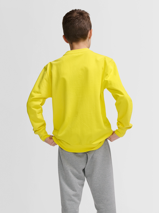 hmlGO 2.0 SWEATSHIRT KIDS, BLAZING YELLOW, model