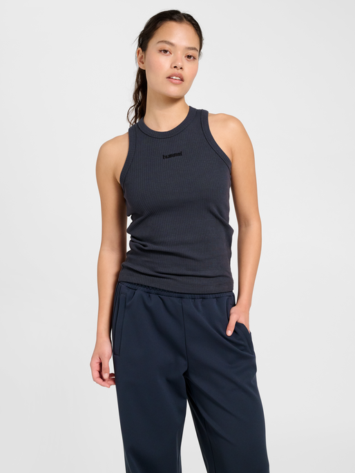hmlFOUNDATION RIB TANK TOP, EBONY, model