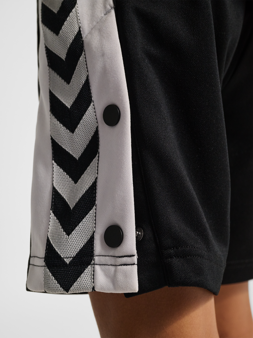 hmlJR CHEVRON SHORTS, BLACK, model