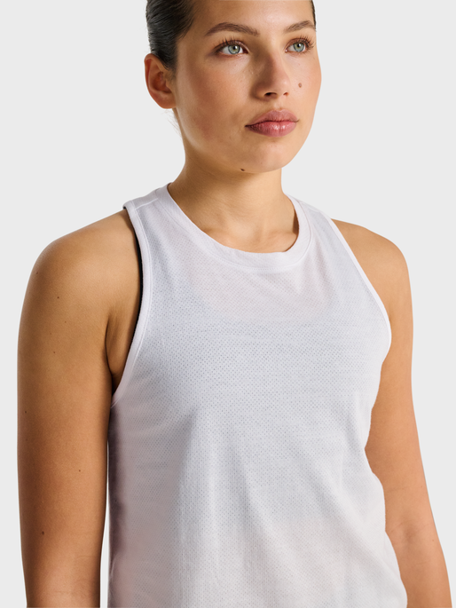 hmlYOGA CANJA LOOSE TOP, WHITE, model