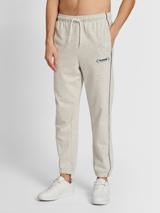 hmlLGC RYAN SWEATPANTS, TOFU MELANGE, model