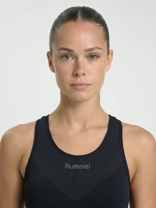 HUMMEL FIRST SEAMLESS TANK TOP WOMAN, BLACK, model