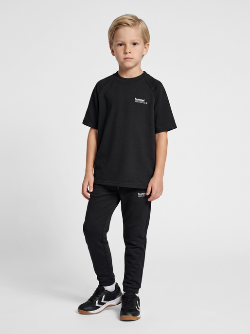 hmlJR TECH LOOSE T-SHIRT, BLACK, model