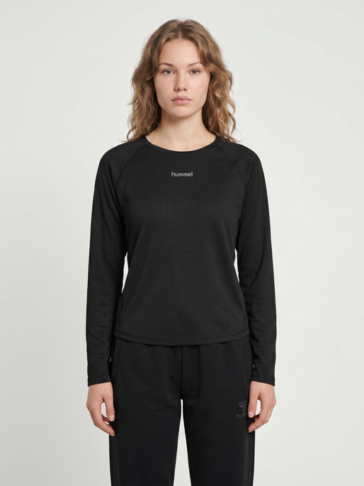 hmlMOMENTUM W T-SHIRT L/S, BLACK, model