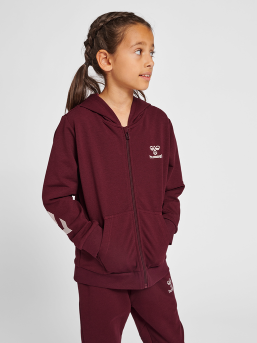 hmlTRECE ZIP HOODIE, WINDSOR WINE, model