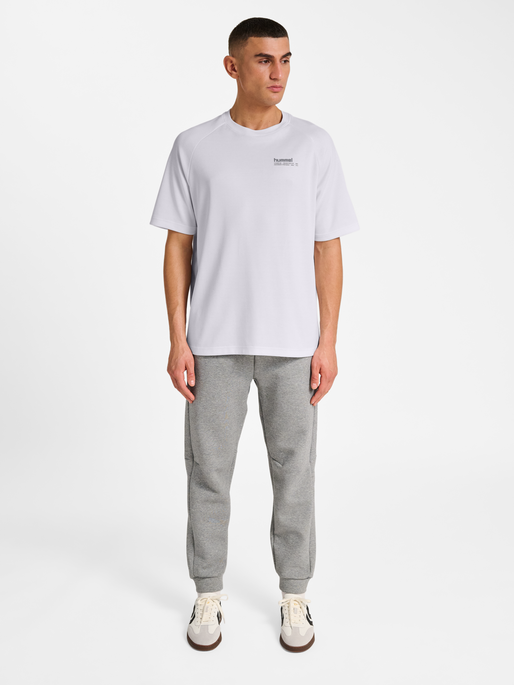 hmlTECH LOOSE T-SHIRT, WHITE, model
