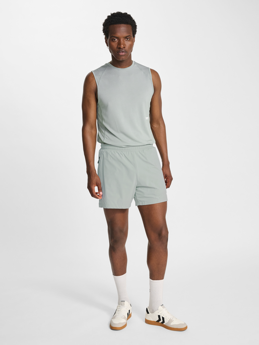 hmlPULSE SHORTS, BELGIAN BLOCK, model