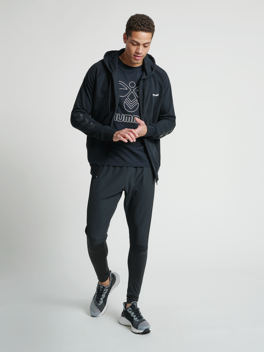 hmlRUFUS TAPERED PANTS, BLACK, model