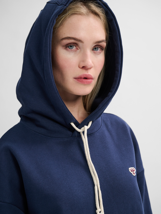 hmlLOOSE HOODIE BEE, DRESS BLUES, model