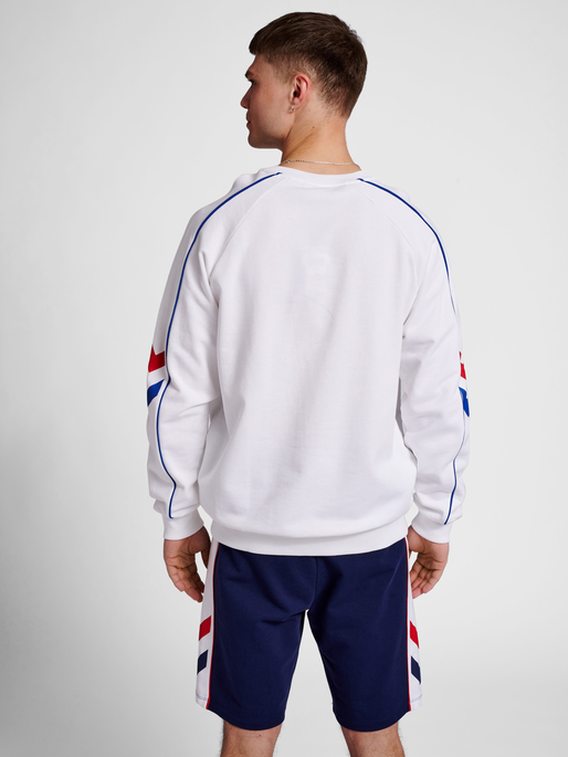 hmlIC DURBAN SWEATSHIRT, WHITE, model