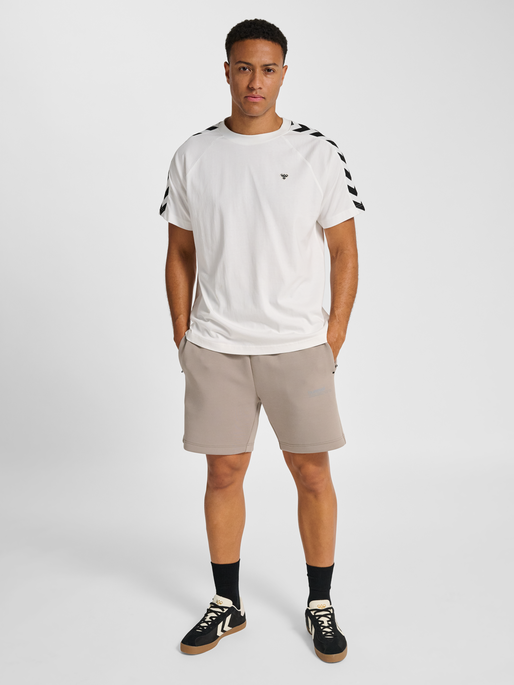 hmlARCHIVE LOOSE T-SHIRT S/S, WHITE, model