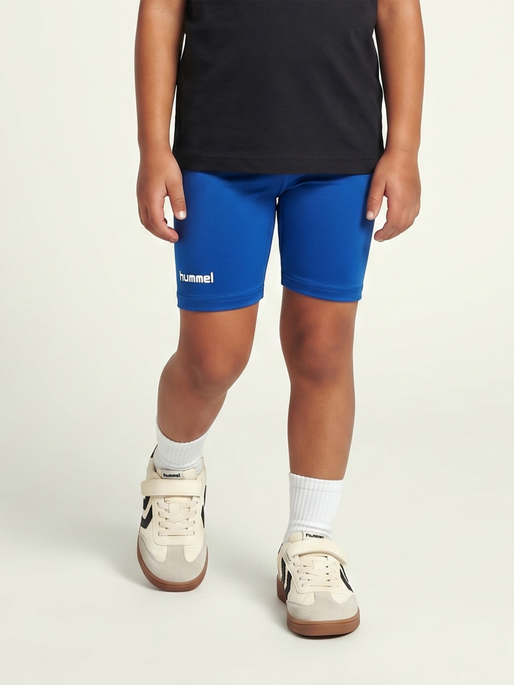 hmlBL ESSENTIAL SHORT TIGHTS KIDS, TRUE BLUE, model