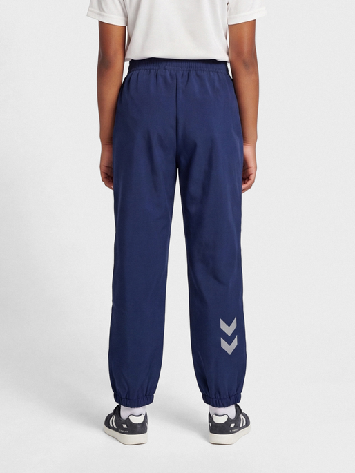 hmlJUPITOR SOFTSHELL PANTS, BLACK IRIS, model