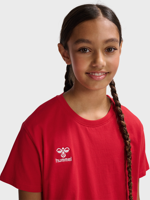 hmlGO 2.0 T-SHIRT S/S KIDS, TRUE RED, model