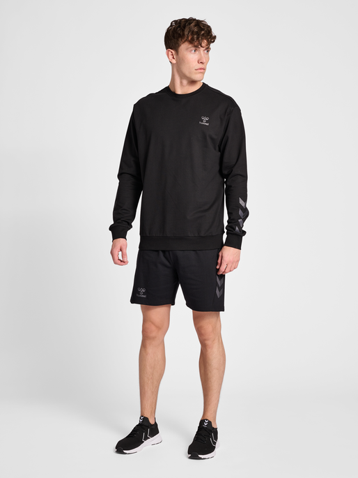 hmlOFFGRID COTTON SHORTS, JET BLACK/FORGED IRON, model