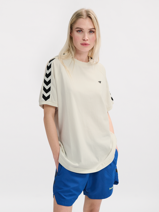 hmlARCHIVE LOOSE T-SHIRT S/S, BLANC DE BLANC, model