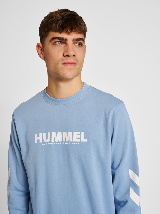 hmlLEGACY SWEATSHIRT, ASHLEY BLUE, model