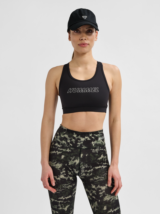 hmlTE FUNDAMENTAL SPORTS BRA, BLACK, model