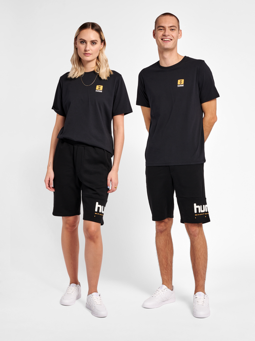 hmlLGC MANFRED SHORTS, BLACK, model