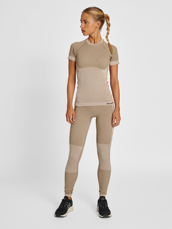 hmlCLEA SEAMLESS TIGHT T-SHIRT, CHATEAU GRAY, model