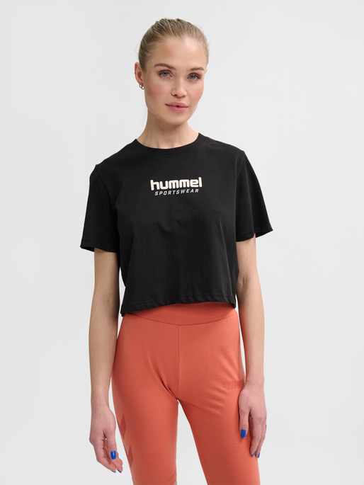 hmlLGC MALU CROPPED T-SHIRT, BLACK, model