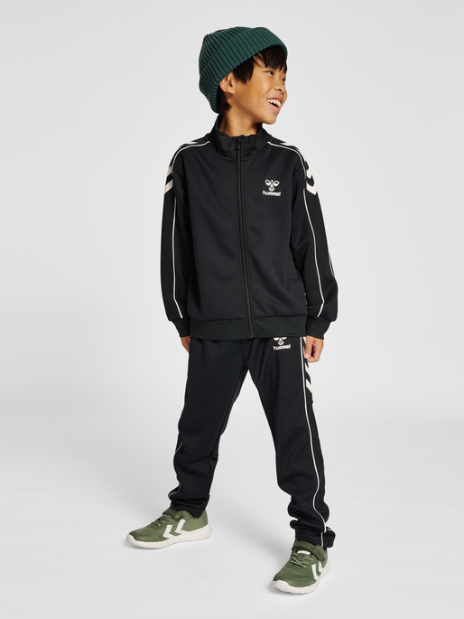 hmlTRACK TRACKSUIT, BLACK, model