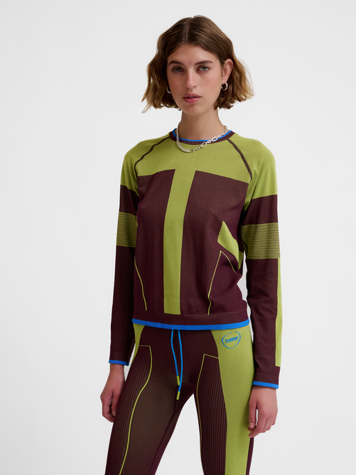hmlSEAMLESS TEE LS, FIG, model