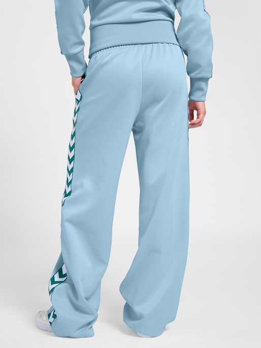 Baggy Logotape Trackpants, LIGHT BLUE/TEAL, model