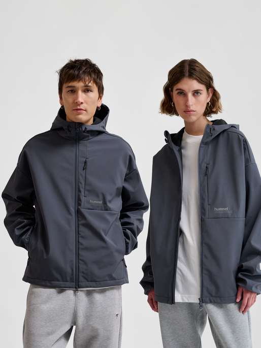 hmlLOOSE SOFTSHELL JACKET, EBONY, model