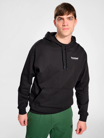 hmlLGC NATE HOODIE, BLACK, model