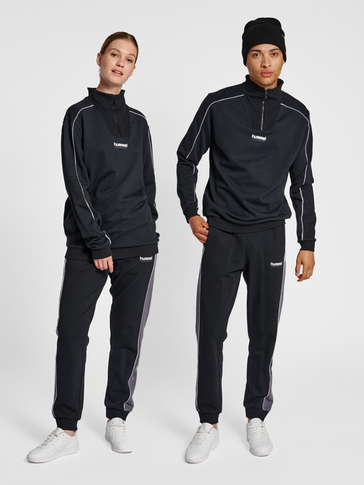 hmlLGC WESLEY HALF ZIP SWEATSHIRT, 2001, model