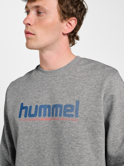 hmlGRAPHIC CREWNECK, GREY MELANGE, model