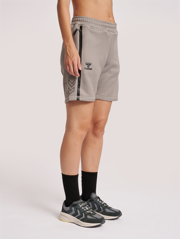 hmlCIMA XK SHORTS WOMAN, GREY MELANGE, model