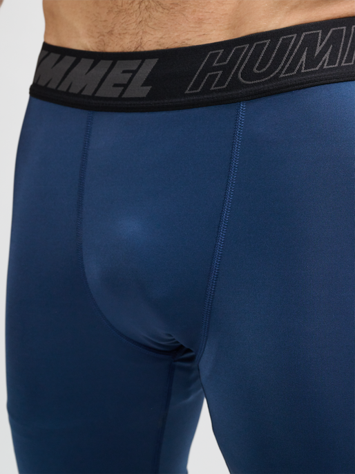 hmlTE TOPAZ TIGHT SHORTS, INSIGNIA BLUE, model