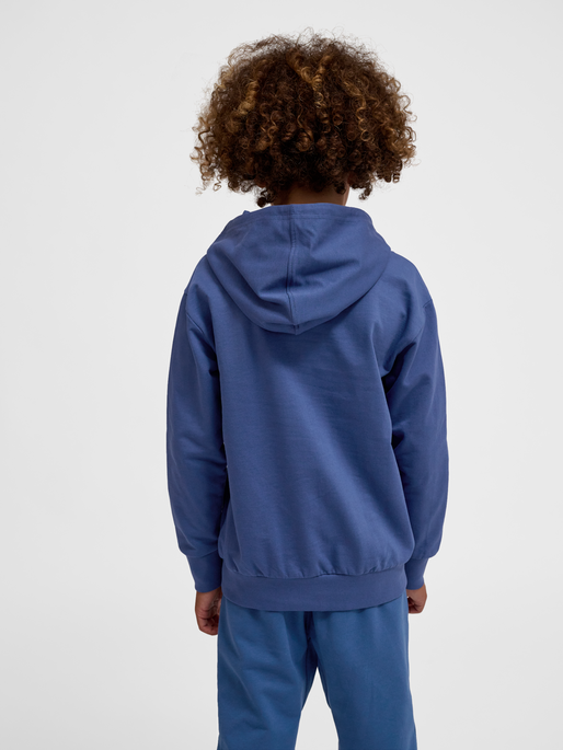 hmlATLAS HOODIE, TRUE NAVY, model